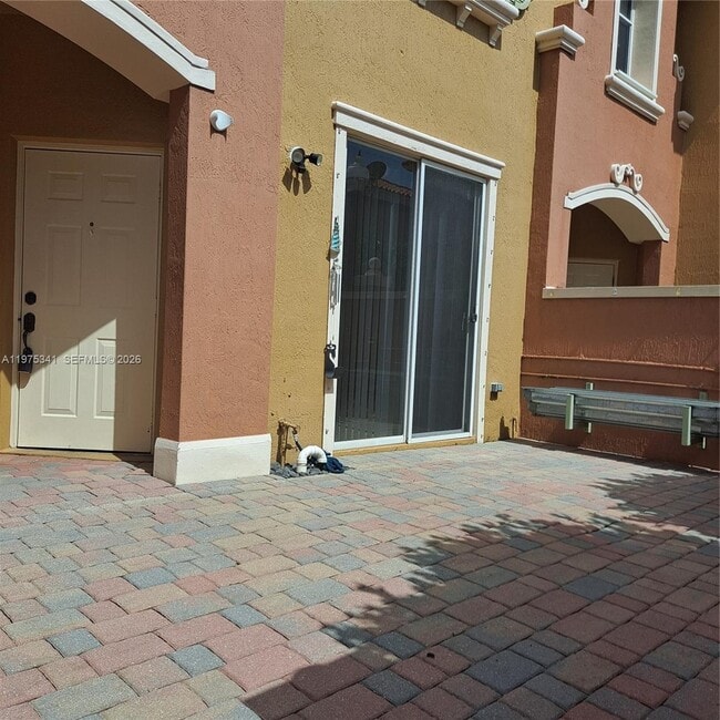 Building Photo - 642 SW 106th Ave