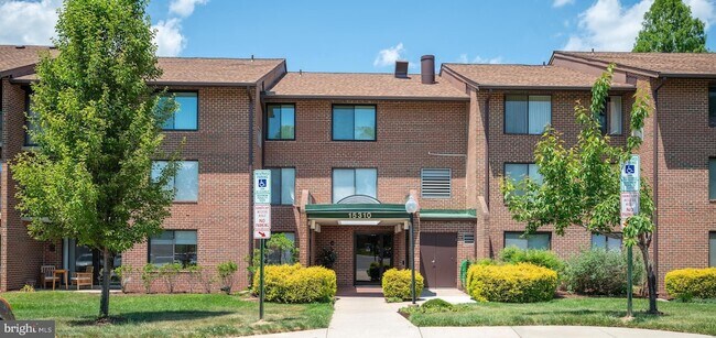 Building Photo - 15301 Beaverbrook Ct