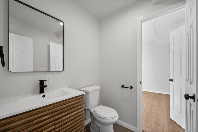 Building Photo - COMPLETELY RENOVATED 4BR HOME - MOVE-IN SPECIAL