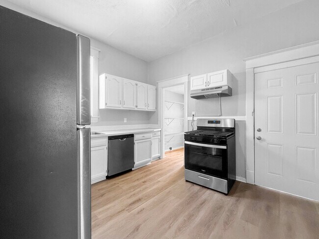 Building Photo - 127 N 40th St