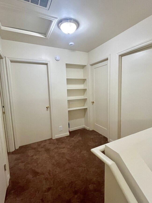 Building Photo - Cully 3 Bedroom Townhome with Hardwoods, Completely Updated, Fully Fenced Yard