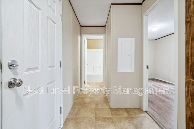 Building Photo - 111 S Cedar Dr