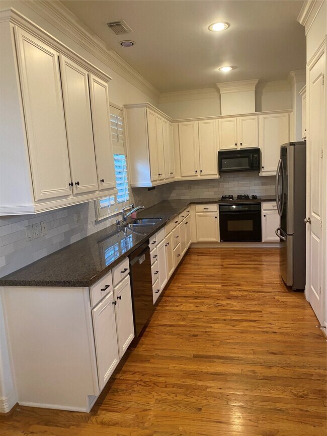 Building Photo - 1421 Bremond St