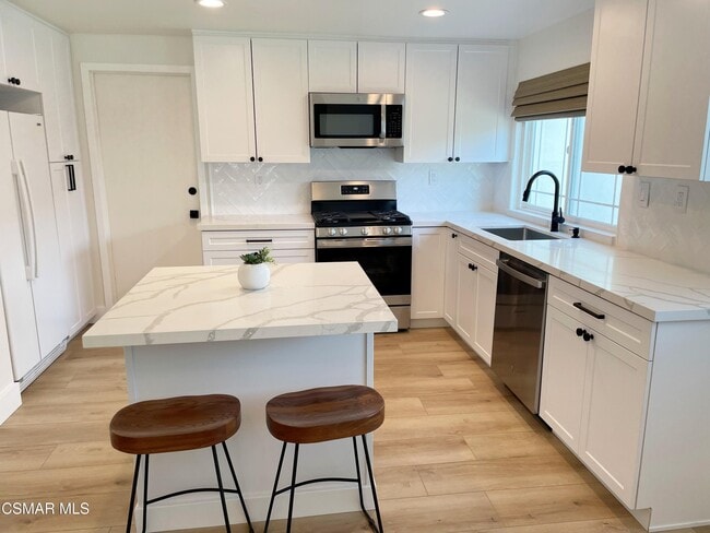 Building Photo - 382 Aristotle St