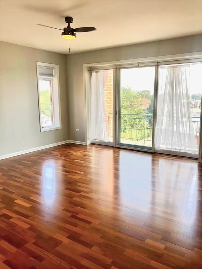 Building Photo - 5036 W Pensacola Ave