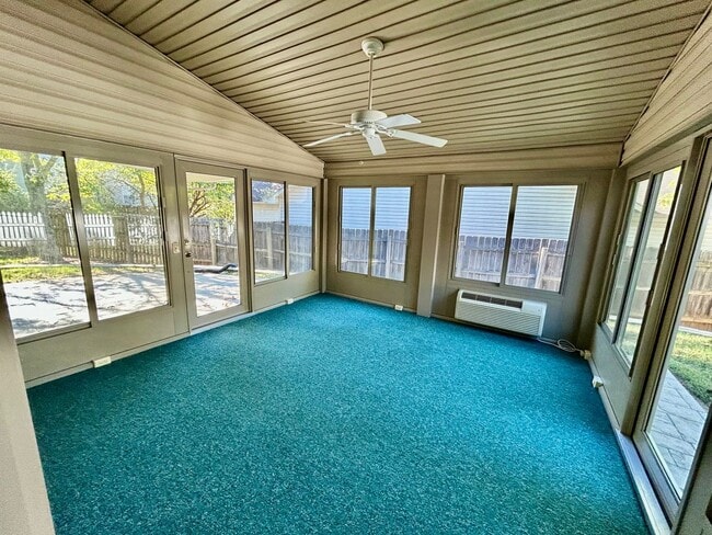 Building Photo - Spacious 4 Bed 2.5 Bath In Lexington!