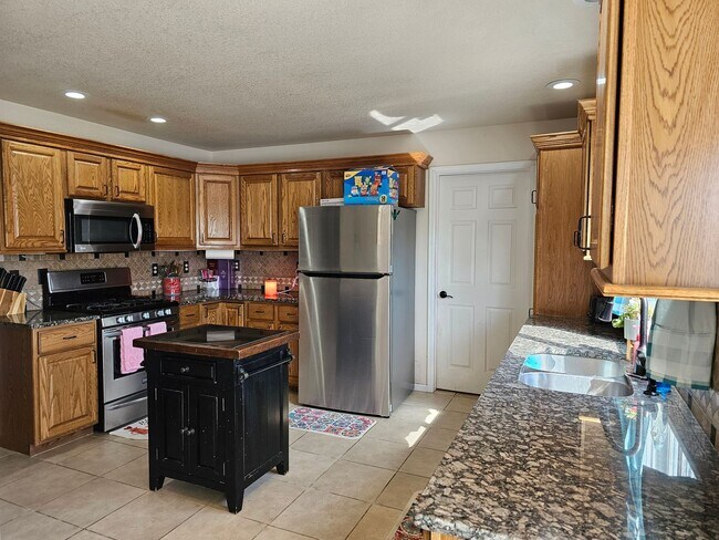 Building Photo - 5503 Bluff Pl