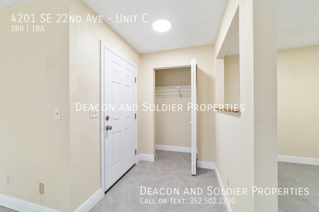 Building Photo - 4201 SE 22nd Ave