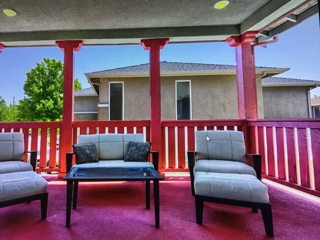 Building Photo - Two story Yuba City Home