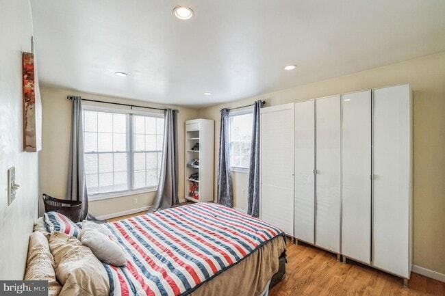 Building Photo - 449 Parker Ave