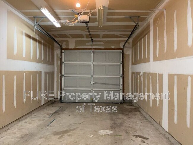 Building Photo - 246 Marvin Cove