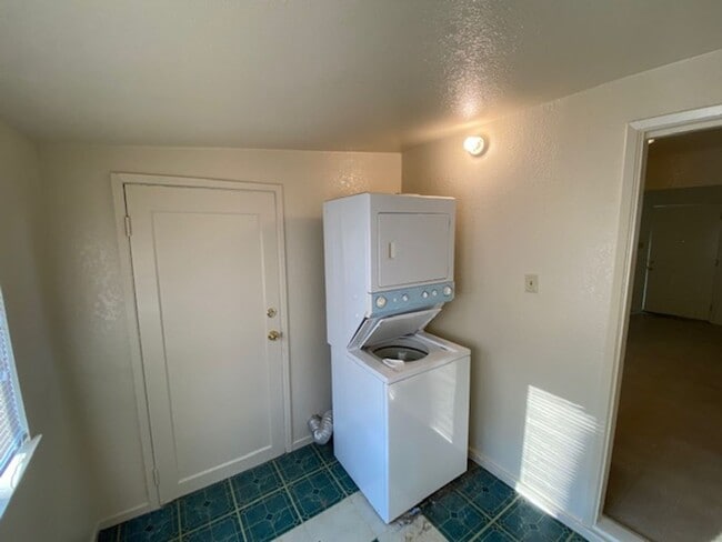 Building Photo - 3142 Garfield Ave