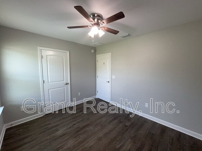 Building Photo - 4010 Roxies Ln