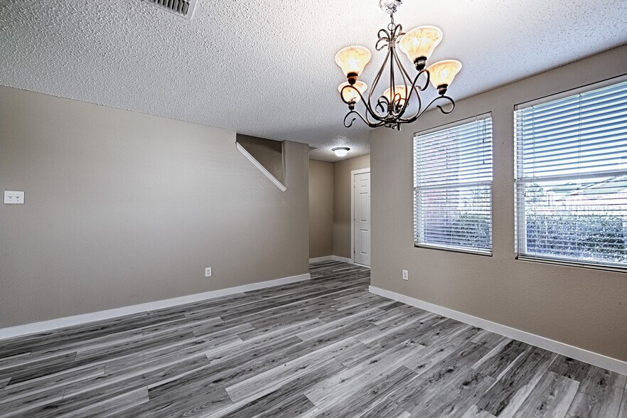 Building Photo - 5909 Thoroughbred Trl