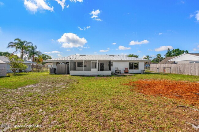 Building Photo - 1310 Mariposa Dr NE