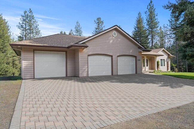 Building Photo - 6 Bed 4 Bath Daylight Rancher on Acreage in Mead School District.  Absolutely Gorgeous