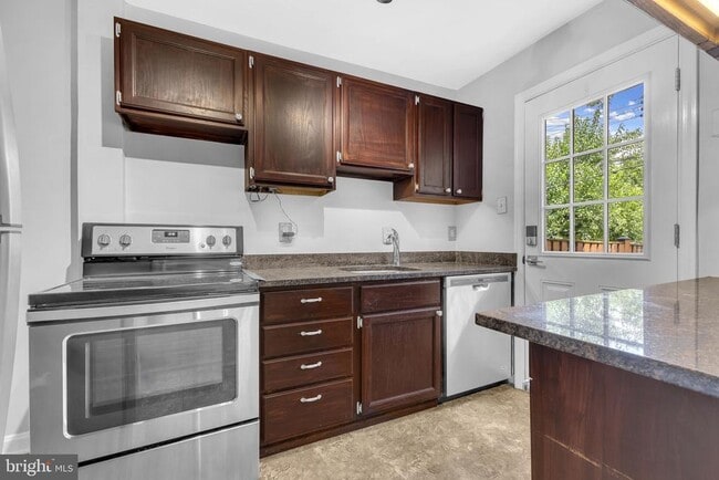 Building Photo - 38 E Rosemont Ave