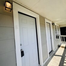 Building Photo - Cozy 1-Bed Haven with Elegant Hardwood Floors in Port Arthur!