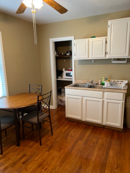 Building Photo - 2422 Jackson Ave