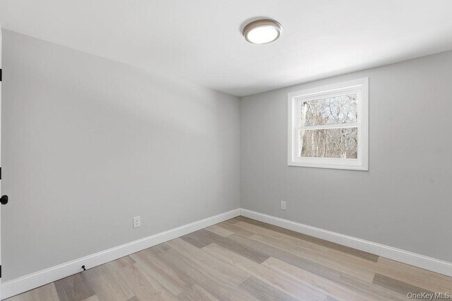 Building Photo - 452 Montauk Hwy