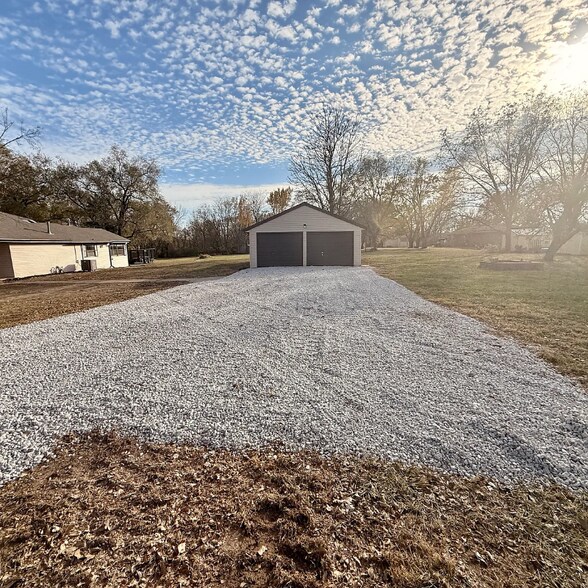 Building Photo - 5211 E 141st St