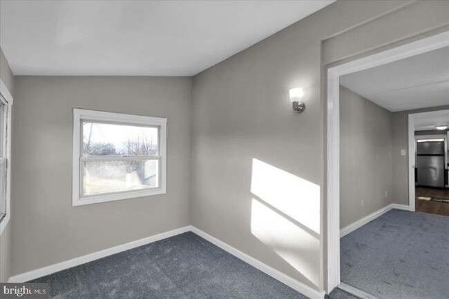 Building Photo - 834 N 5th St