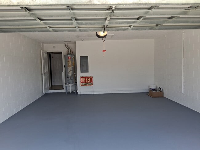 Building Photo - 13441 Silver Leaf Cir