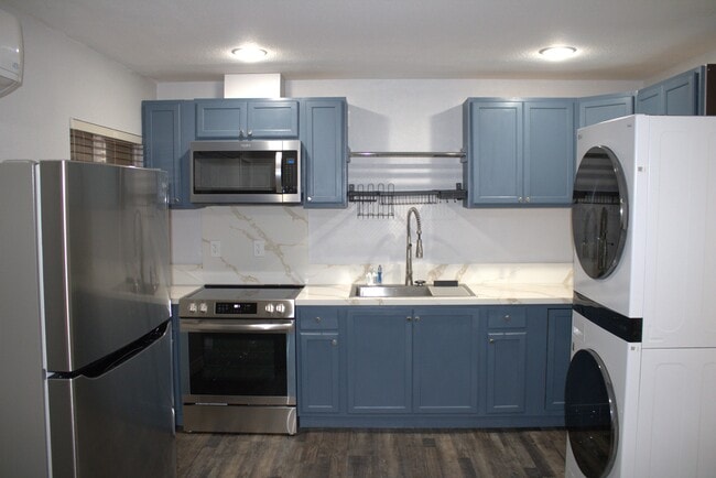 Building Photo - 3324 W Ave J-10