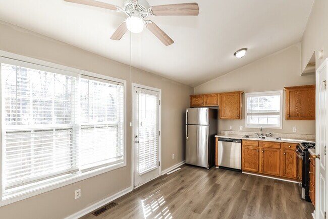 Building Photo - 7823 Cambridge Dr