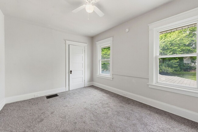 Building Photo - CHEVIOT: Charming 4 bed 2.5 bath 1 car detached garage