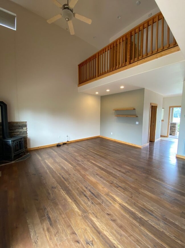 Building Photo - THE VINYARDS AT STONERIDGE (APP#42)