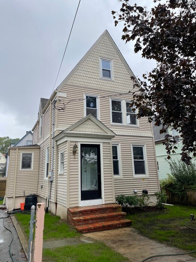 Building Photo - 28 Windom St