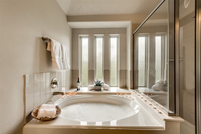 Building Photo - 86 Aventura Pl