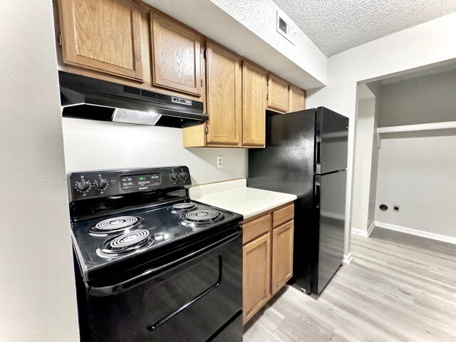 Building Photo - 632 23rd St E