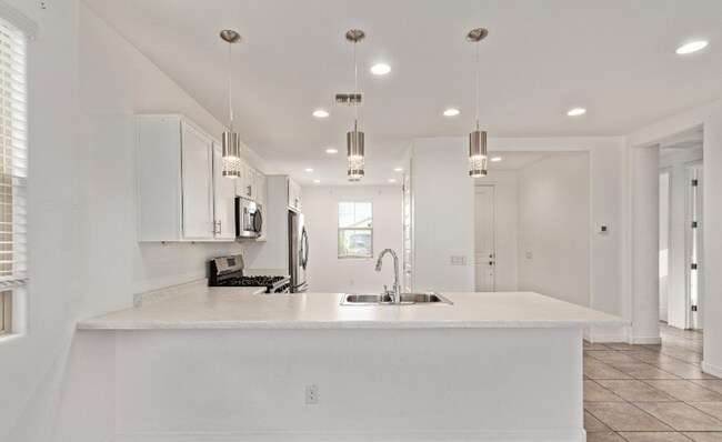 Building Photo - Great location near Westgate!