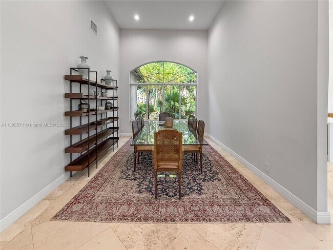 Building Photo - 2514 Poinciana Dr