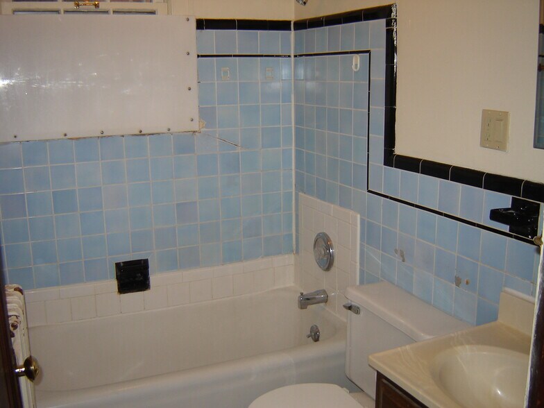 Building Photo - 503 Church St