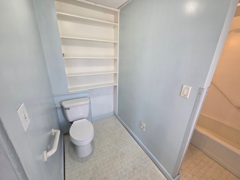 Bathroom - 85 Pierce St