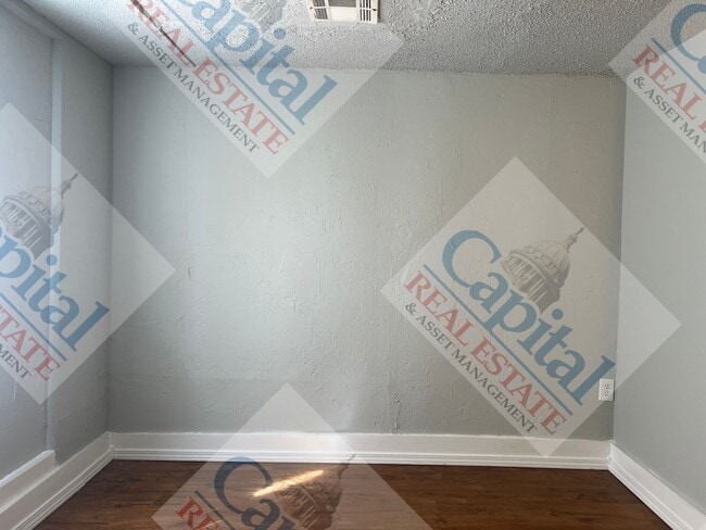 Building Photo - Take the Key!!!