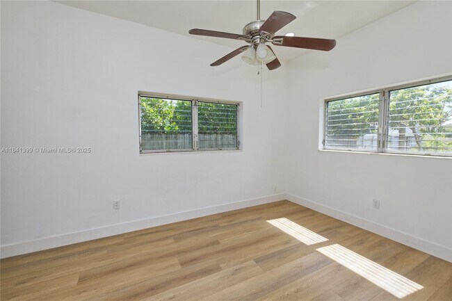 Building Photo - 1411 SW 82nd Ct