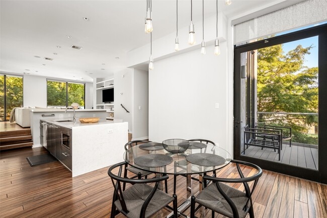 Building Photo - 2202 Whitney St