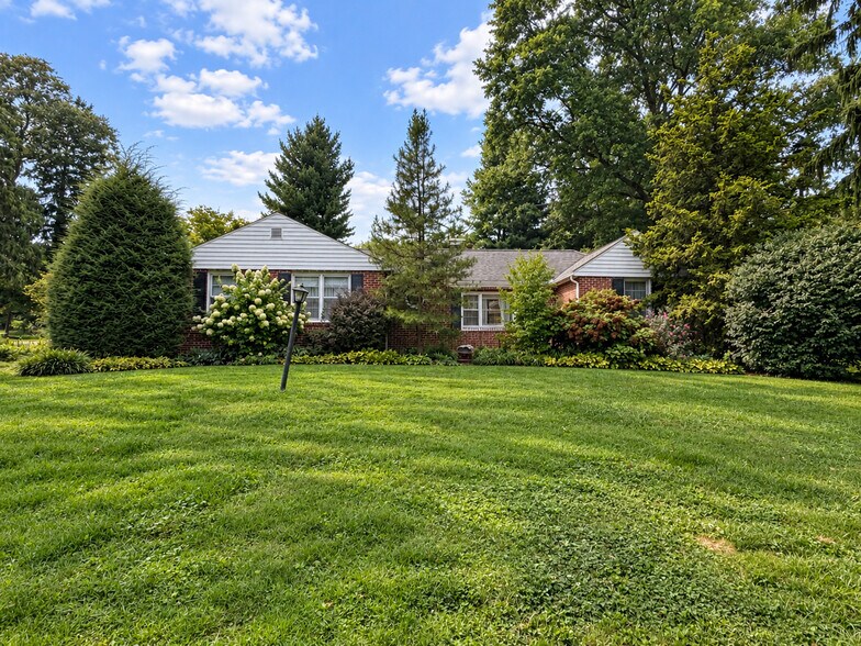 Building Photo - 156 Conestoga Blvd