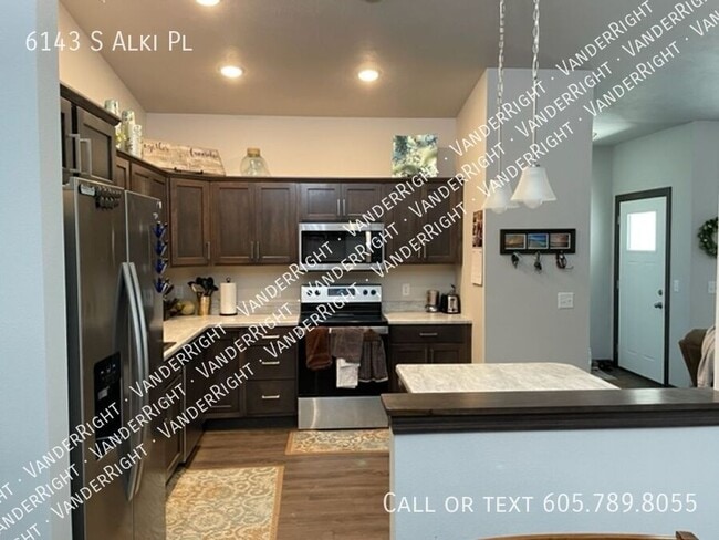 Building Photo - 6143 S Alki Pl
