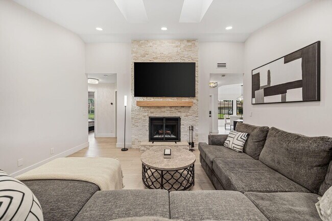 Building Photo - 13571 Jonquil Pl