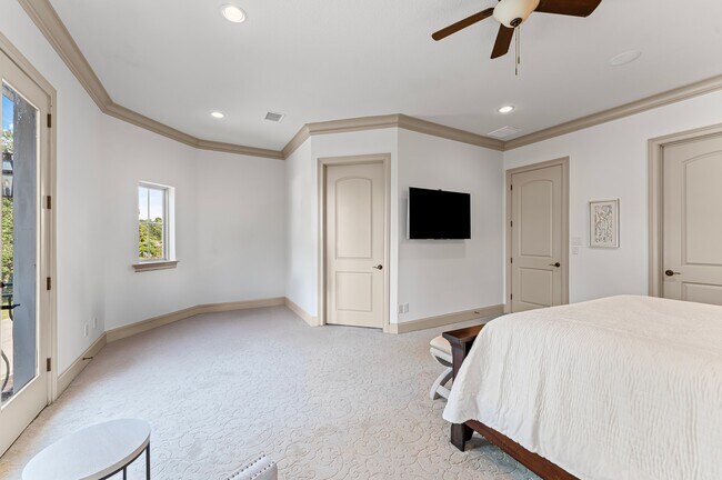 Building Photo - 102 La Vie Dr