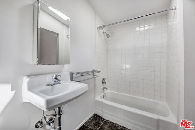 Building Photo - 30611 Las Estrellas Dr