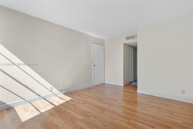 Building Photo - 3101 N Country Club Dr