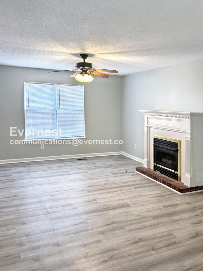 Building Photo - 1104 Oak Creek Trail