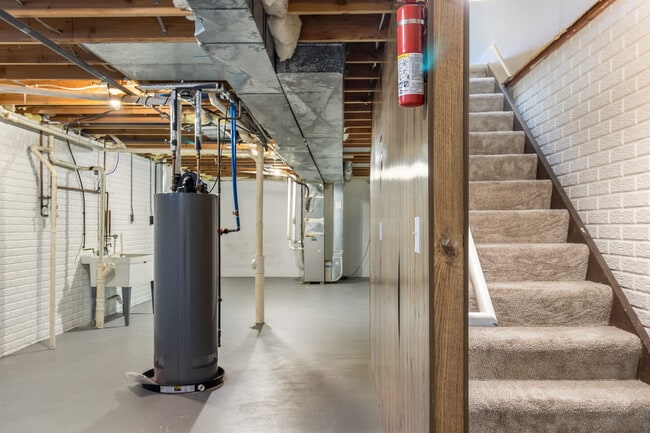 Building Photo - 533 Misty Meadow Blvd