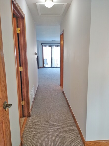 Building Photo - 220 Oak Knoll Ct